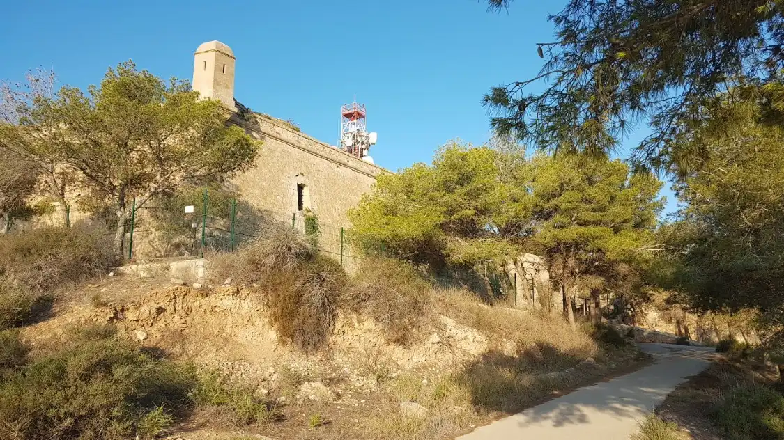 Hotels near Castle of Galeras