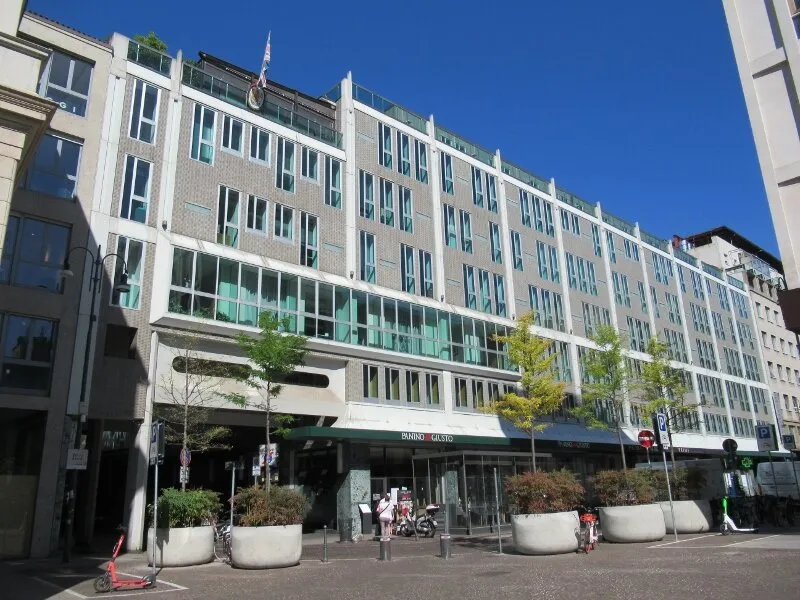 5_Edificio per l’Istituto Nazionale Assicurazioni