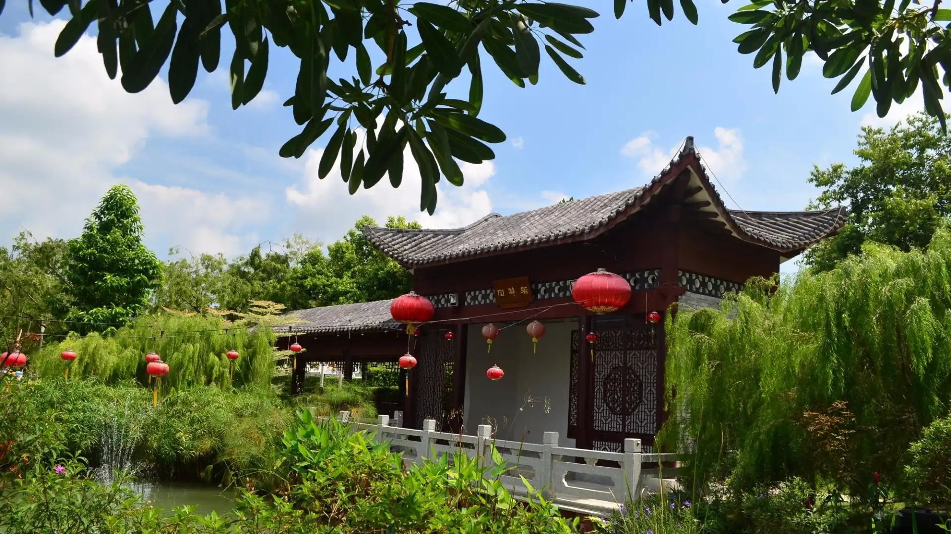 Hotels near Anjung Floria