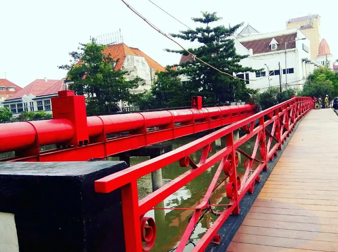Hotel dekat Jembatan Merah