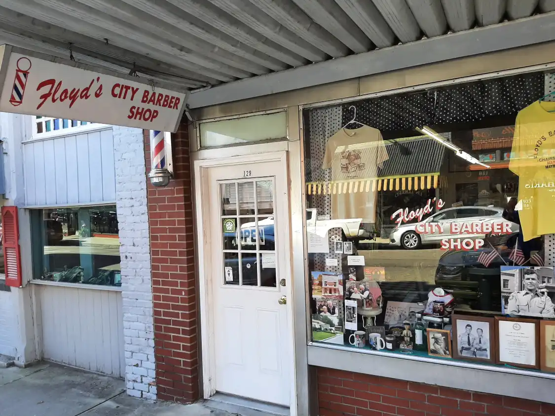 Hotels near Floyd’s City Barber Shop