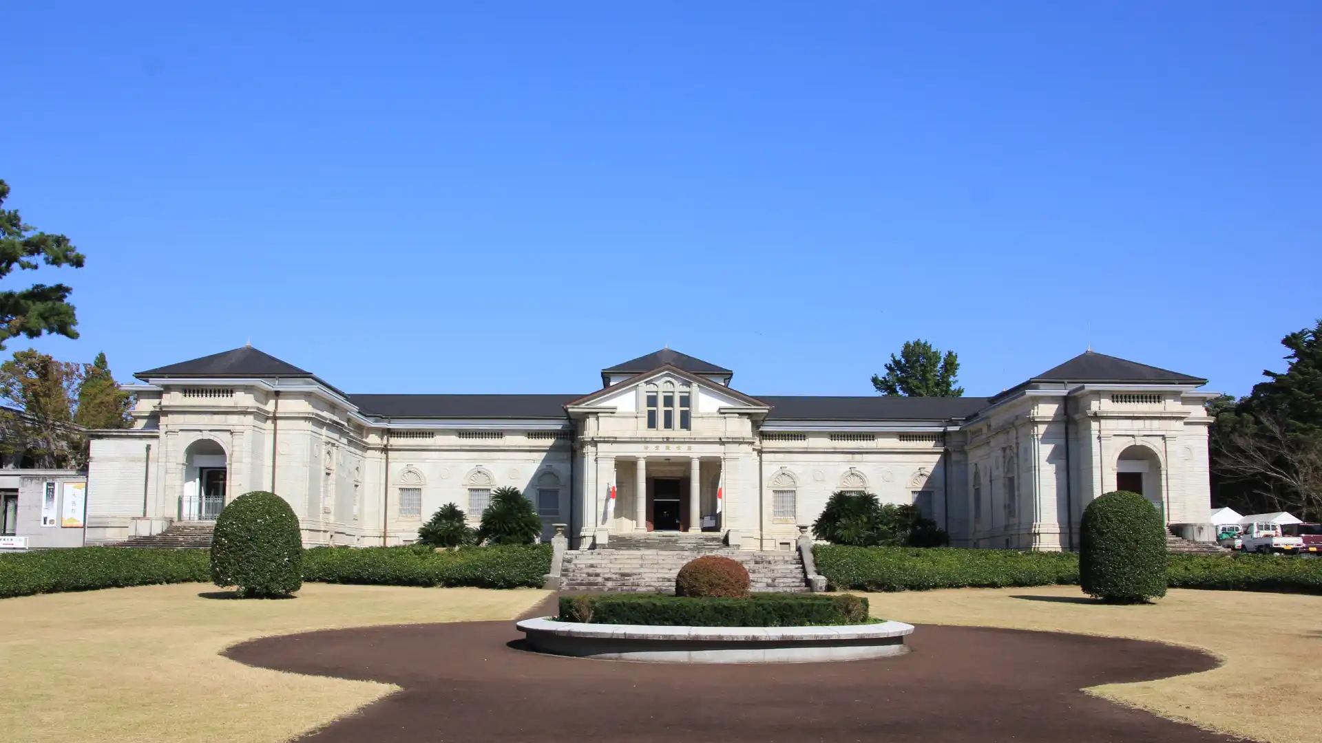 Hotels near Jingu Museum