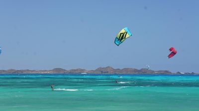 Flag Beach Windsurf, Kitesurf, Surf, Wingfoil Centre