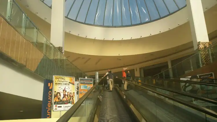Hotels near Centro Commerciale I Papiri