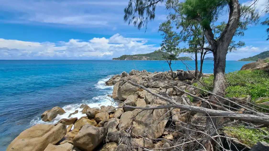Hotels near Port Glaud Lagoon