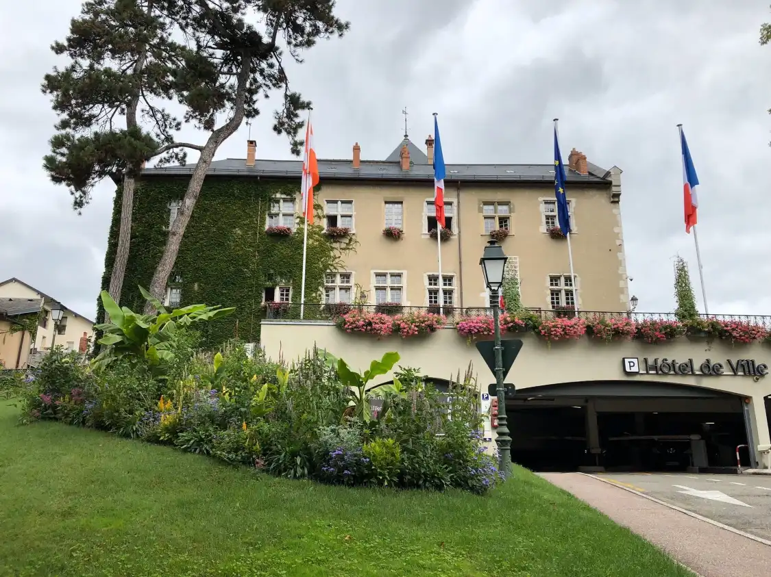 Các khách sạn gần Hotel de Ville