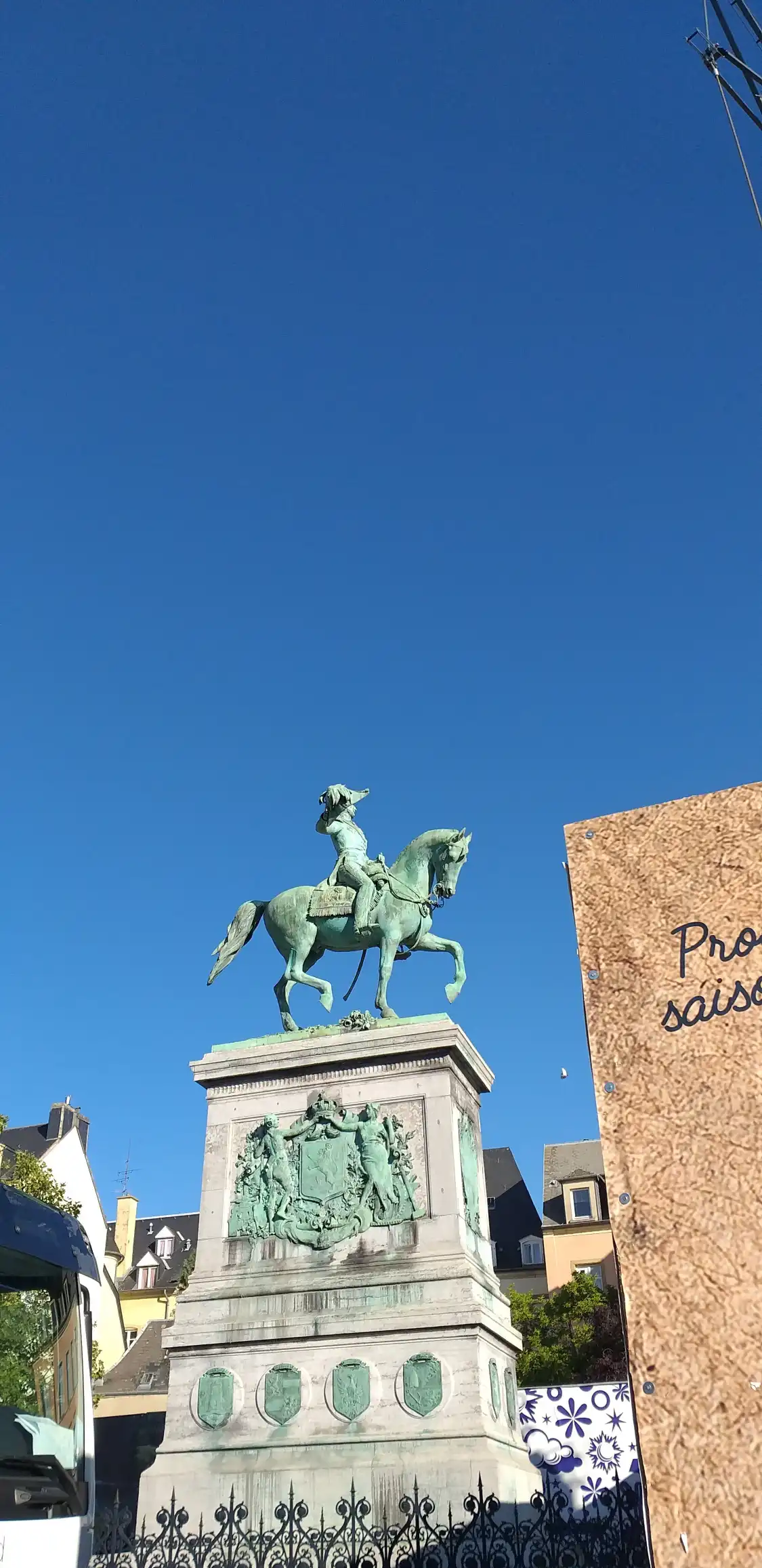 Hotel in zona Equestrian Statue of William II