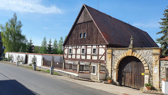 Pozdně barokní statek v obci Žim