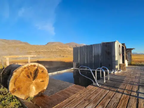 アルボード・ホット・スプリングス・バス・ハウス & キャンプグランド