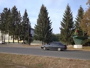 Пам'ятник трактор «Універсал-2»