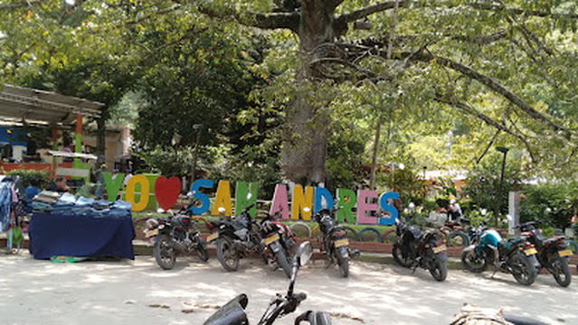 San Andrés Central Park