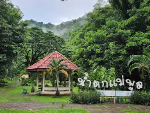 Mae Phun Waterfall, Laplae Town