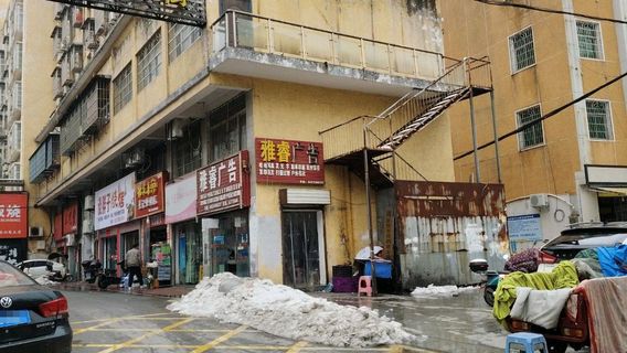 ChiBiShi ZhongXin ShangYe BuXingJie