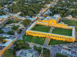 5 de Mayo Park