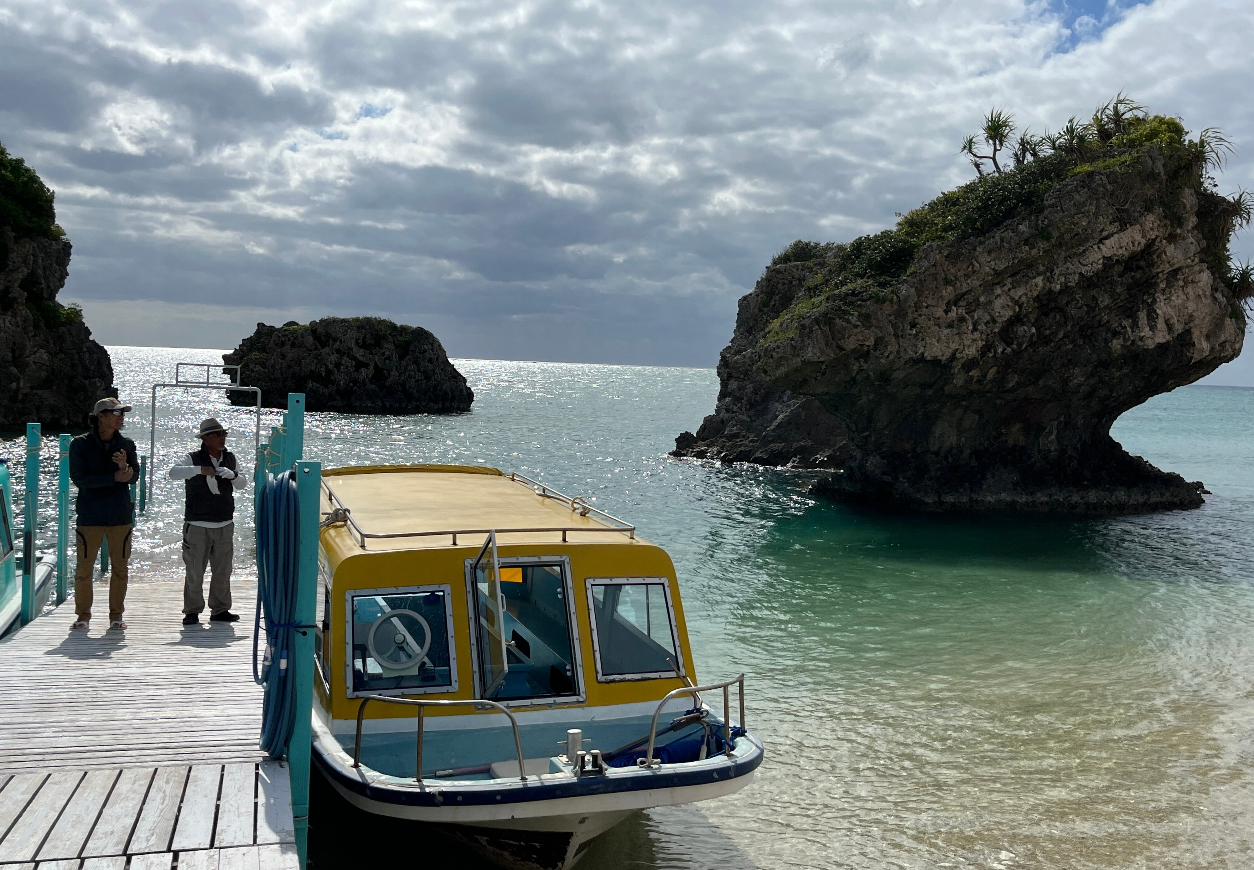 沖縄 南城 みーばるビーチ グラスボトムボート水中ツアー 予約