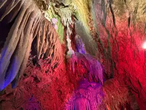 Crystal Grottoes Caverns