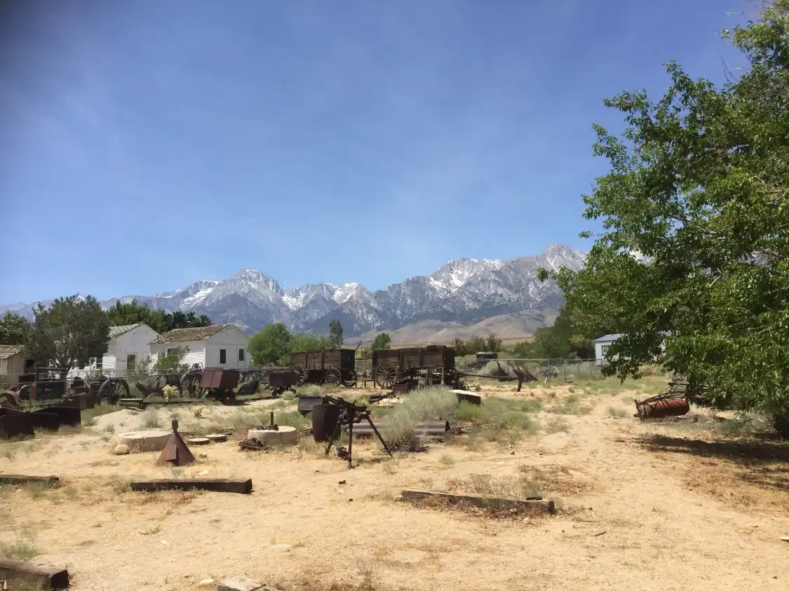 Eastern California Museum附近的飯店