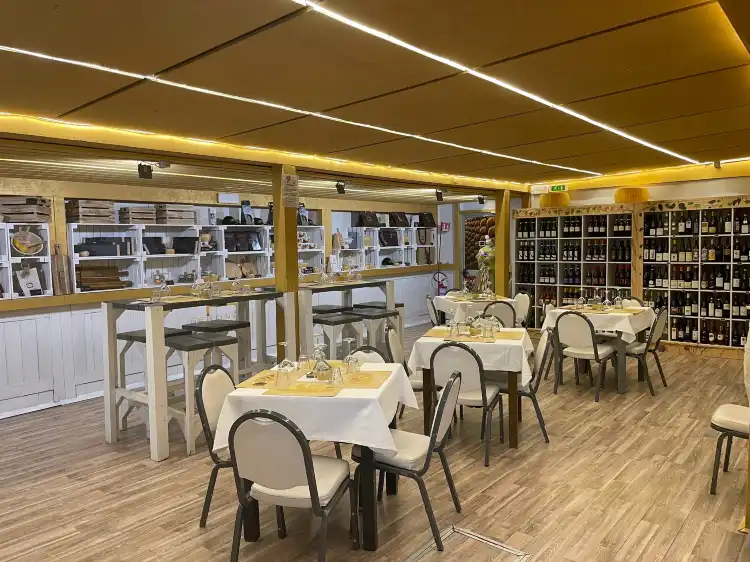Hotels in Felegara