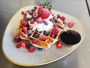 Canalside Farm, Shop & Cafe