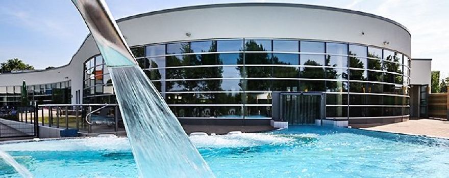 Wesavi sauna and pool area