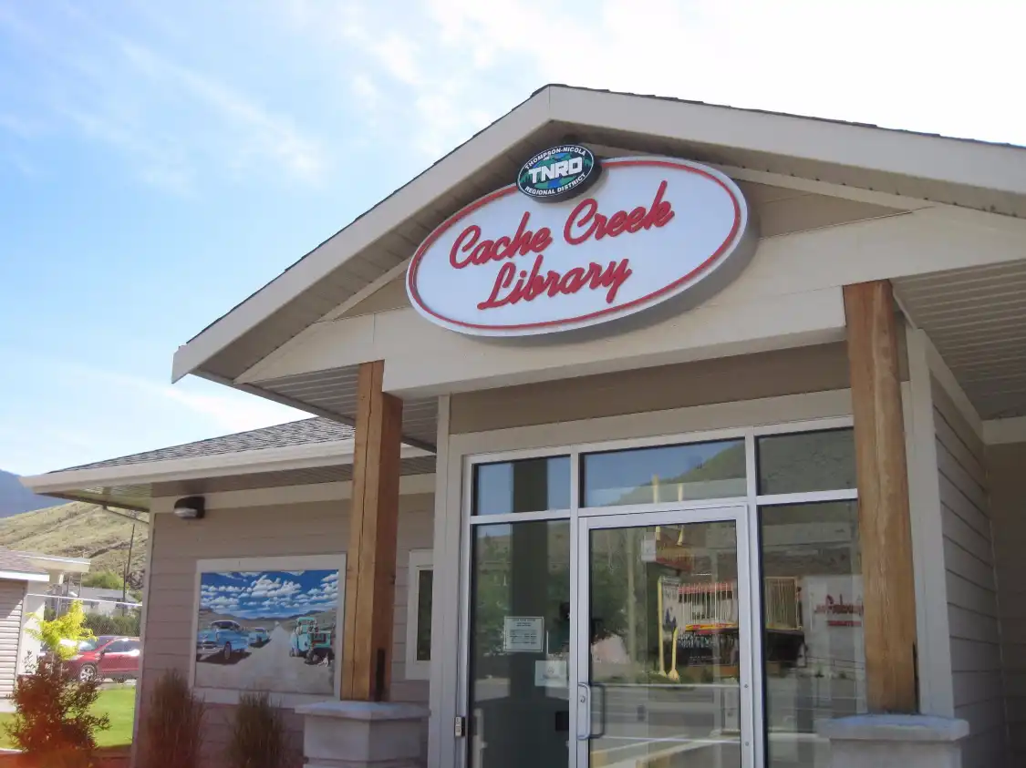 캐쉬 크릭 리브러리, 톰슨-니콜라 리저널 도서관 주변 호텔