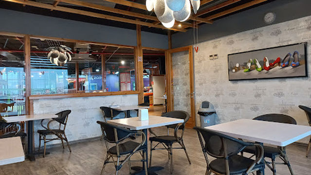 V-BOWL Cosmic Bowling