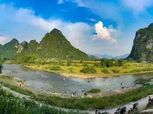 Đền Thắm