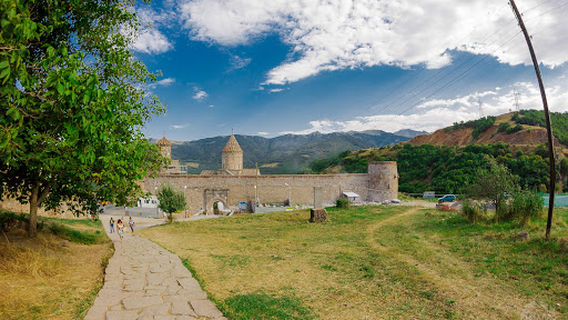 Surb Grigor Lusavorich