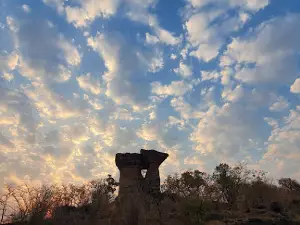 Sao Chaliang Yai (Prehistoric giant rock)