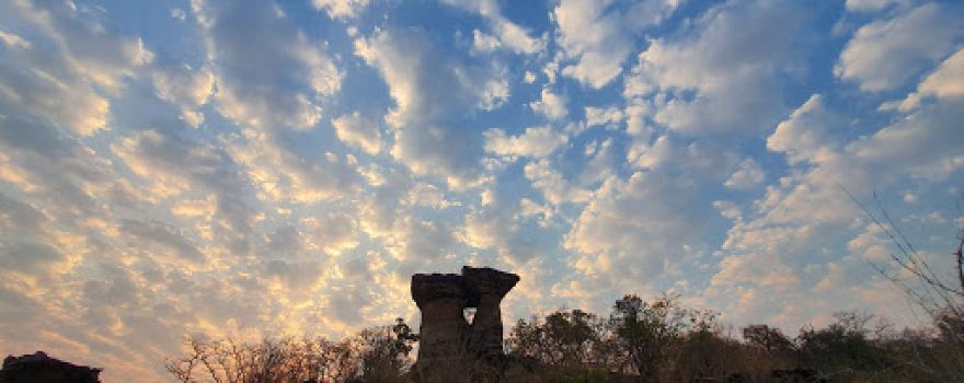 Sao Chaliang Yai (Prehistoric giant rock)