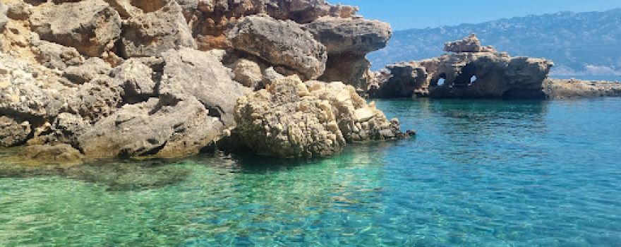 Njivica Beach (Uvala Mali žal)