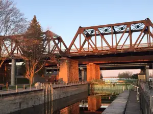 Écluse de Sainte-Anne-de-Bellevue | Lieu historique national du Canal-de-Sainte-Anne-de-Bellevue