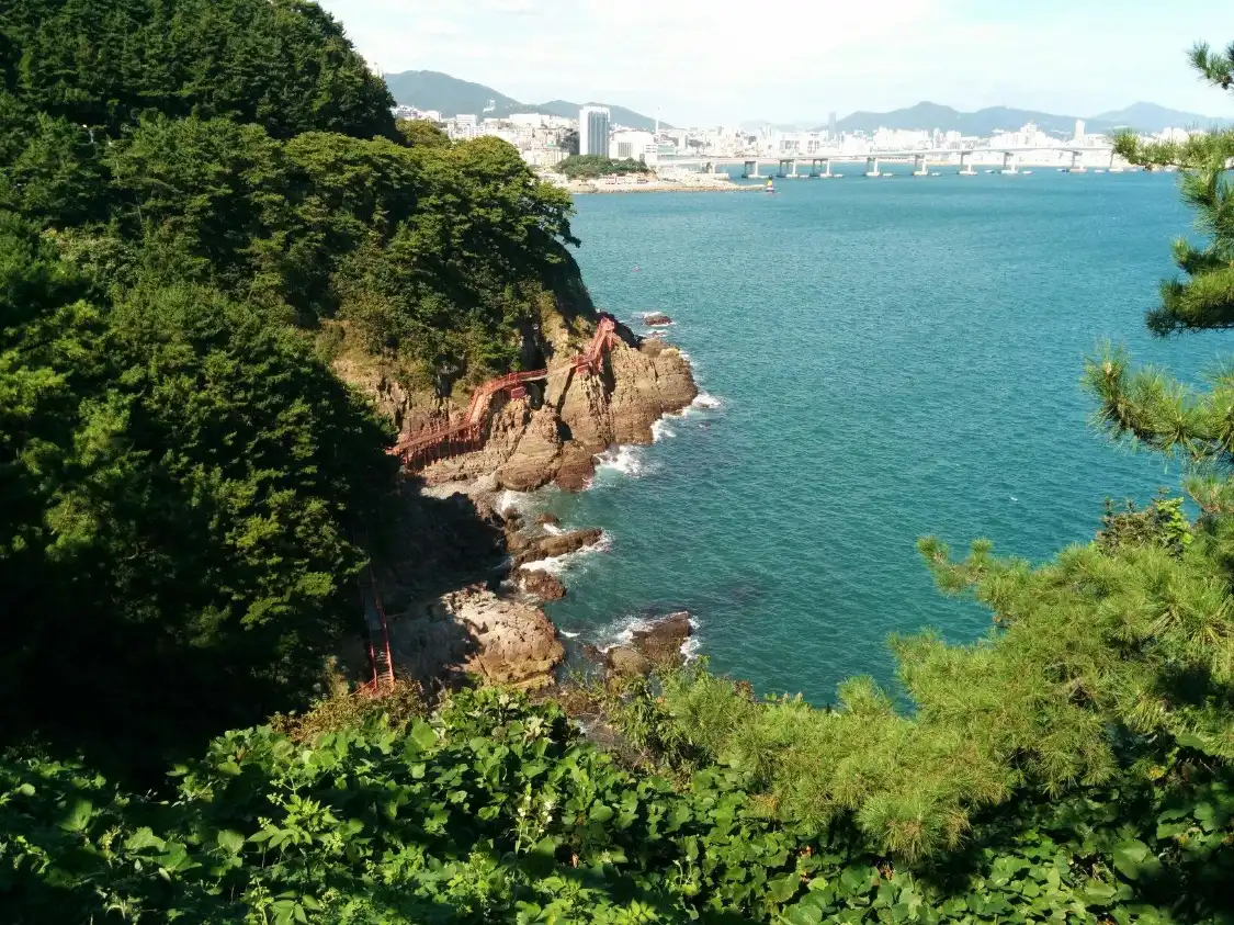 Hotels near Amnam Park