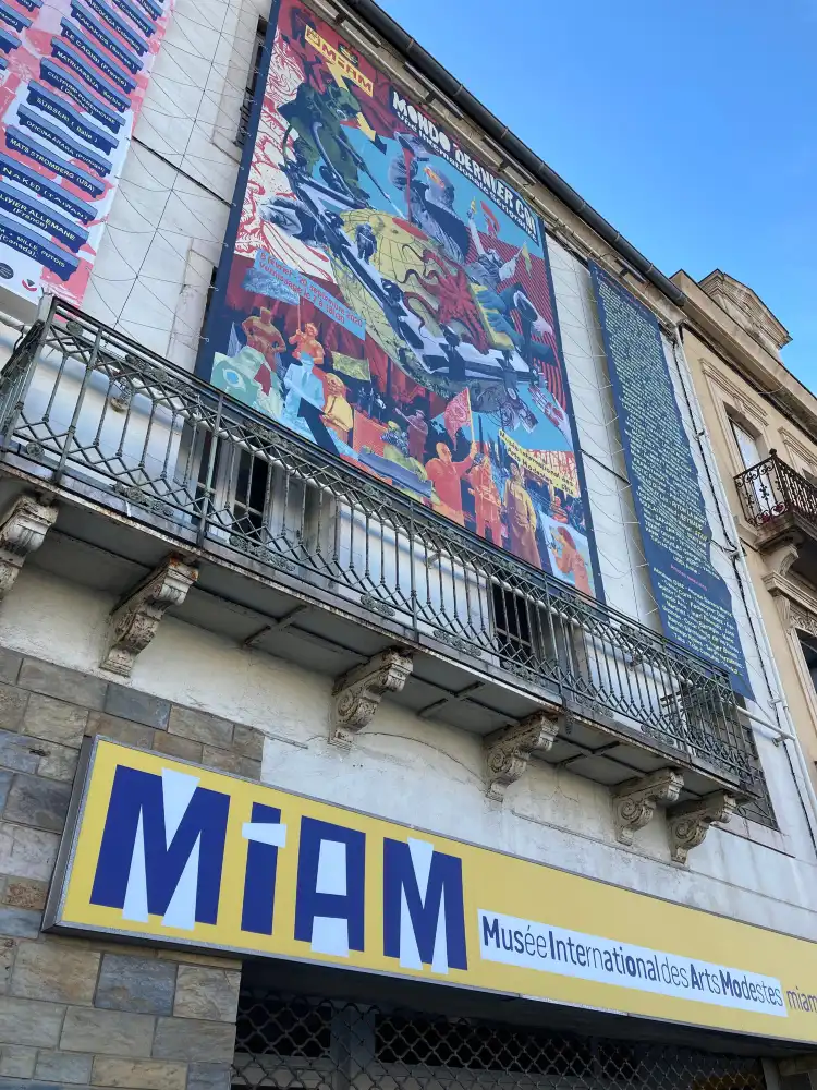 Các khách sạn gần International Museum of Modest Arts