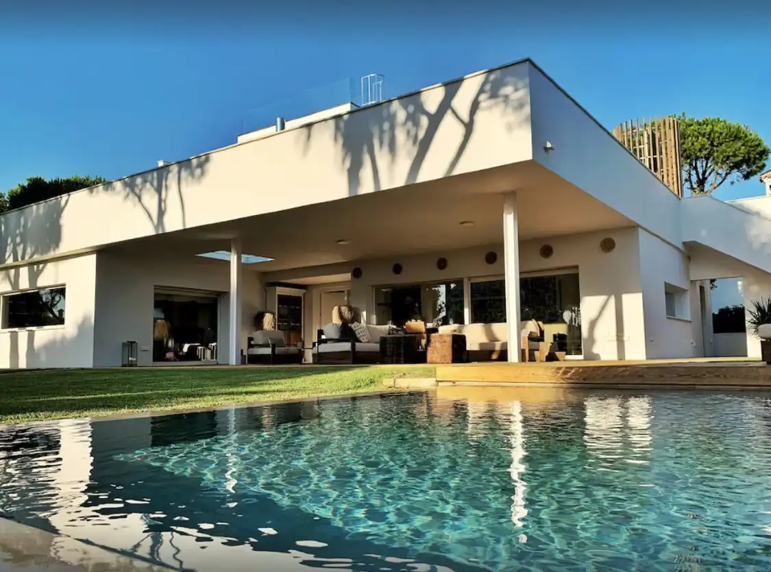 Hotels near Cabo Roche