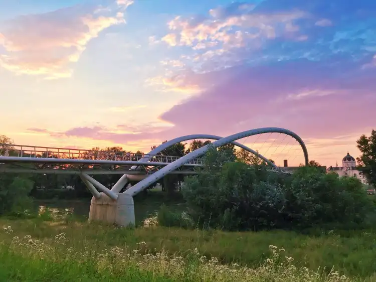 Hotels near Tiszavirag Pedestrian Bridge