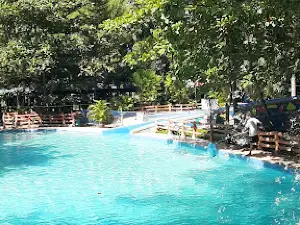 El Grande Highland Resort and Travellers Inn