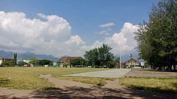 Lapangan Tioq Tata Tunaq