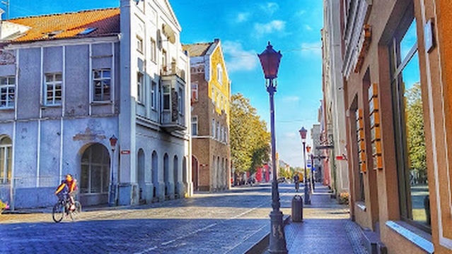 Sculpture "Old Town Post"