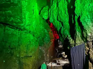 Hoverbergs cave