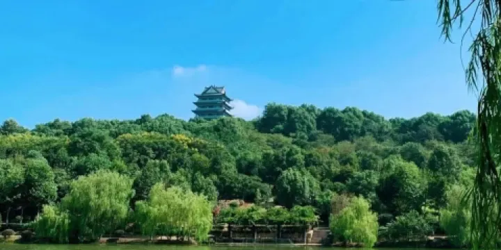 靈龜峰