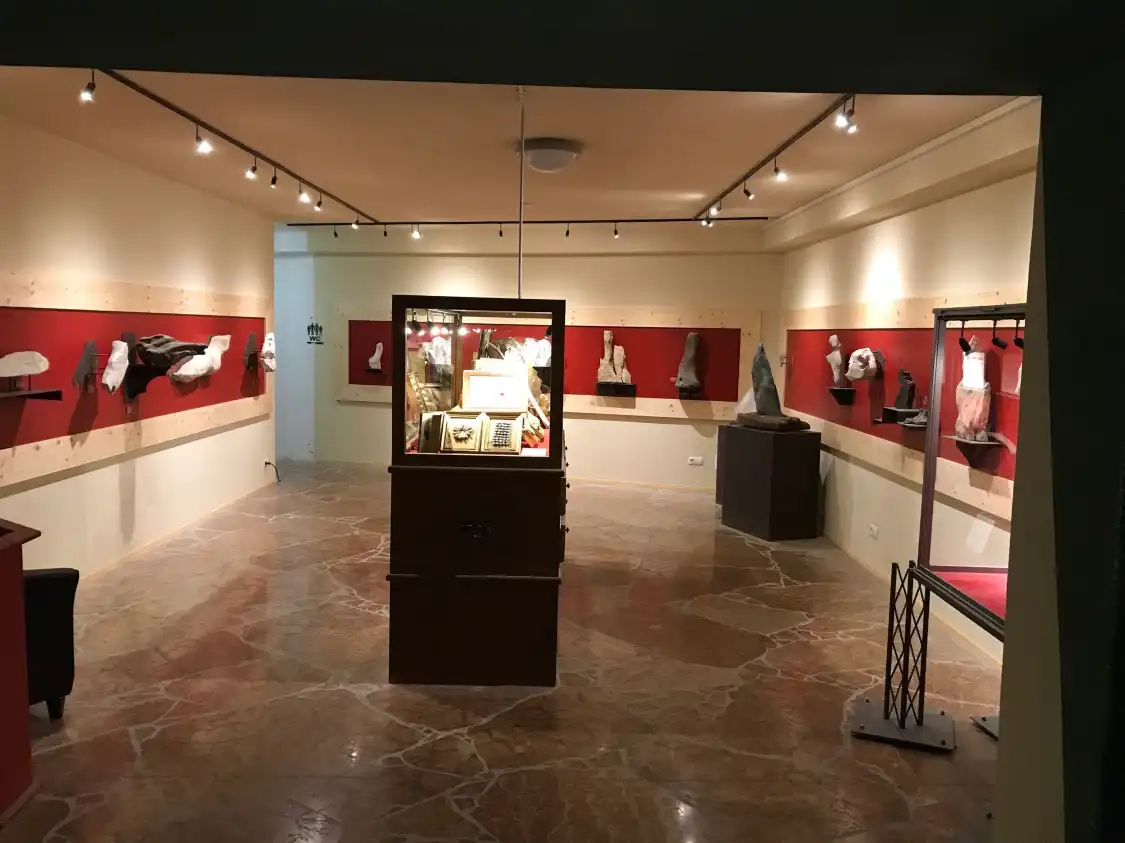 Các khách sạn gần Dolomythos