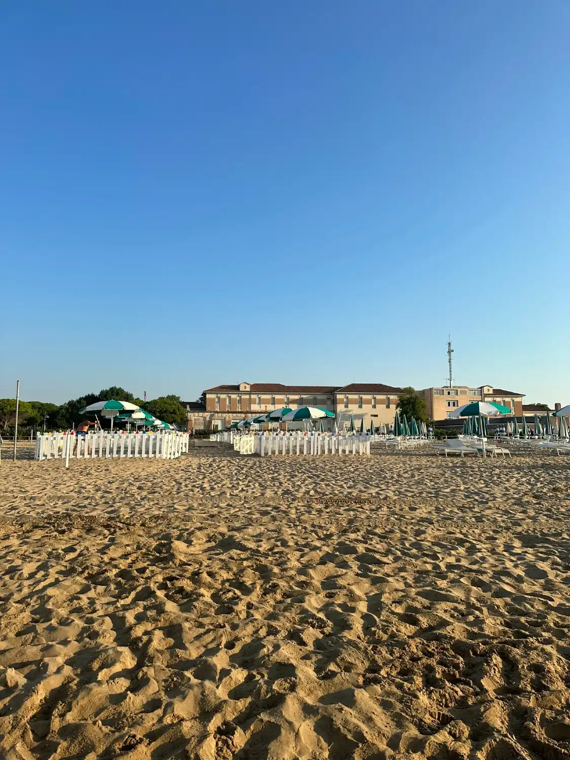 Hotels near Bau Bau Beach