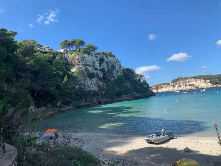 Hotels in der Nähe von Cala Mitjana