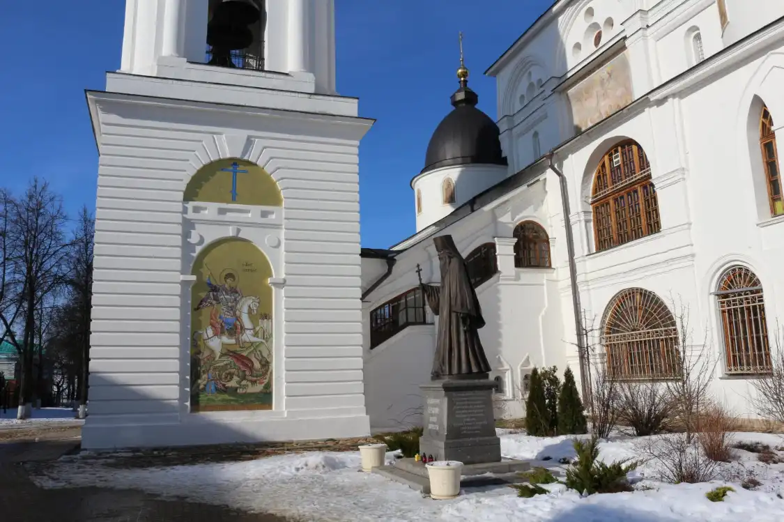 Serafim Dmitrov Monument 주변 호텔