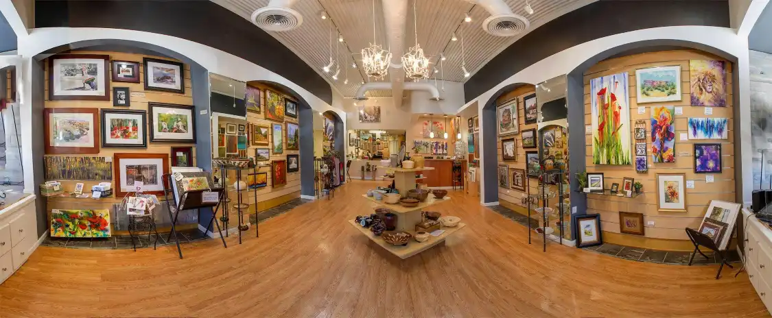 Hotels near Gallery 113