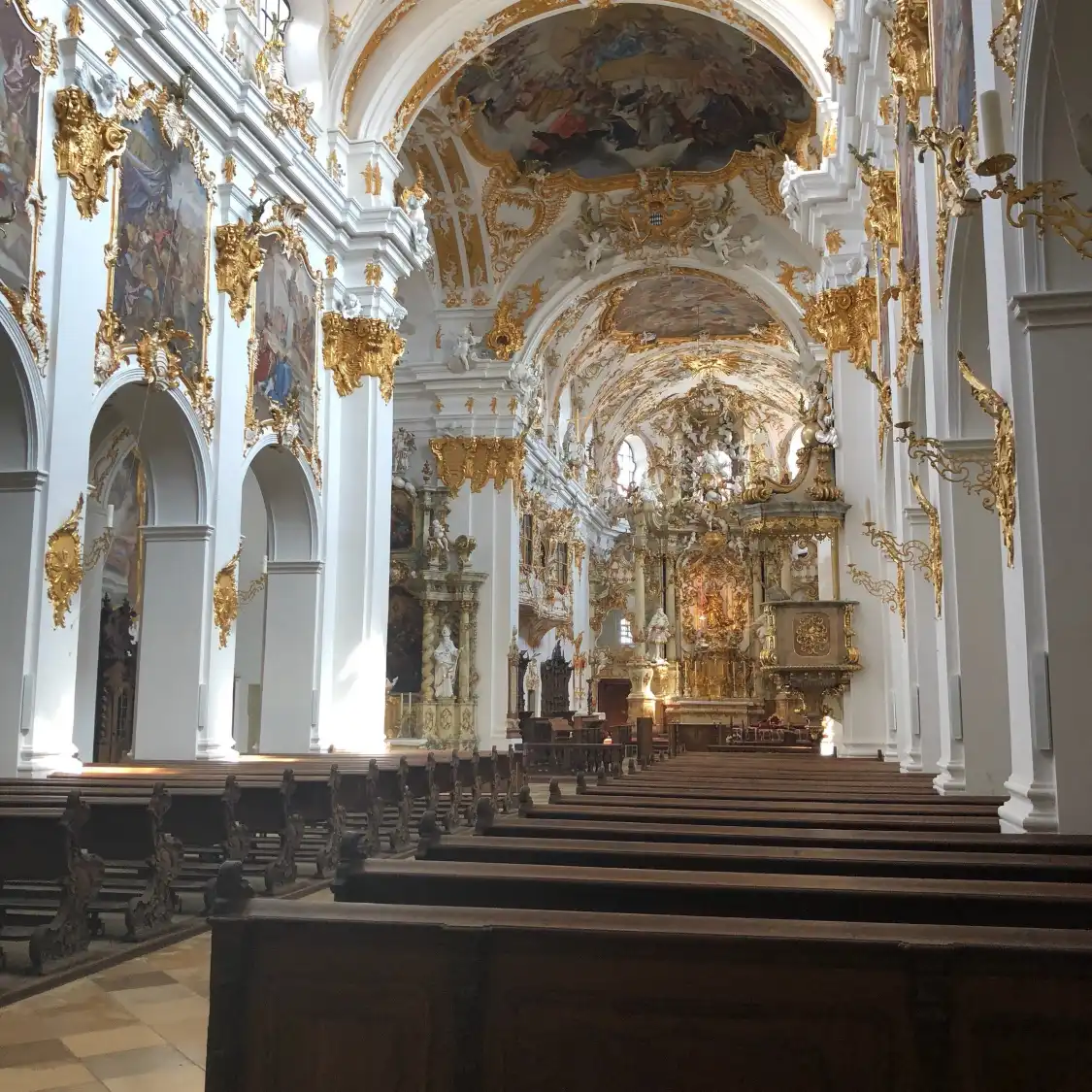 Hotels near Saint Peter and Paul Catholic Church