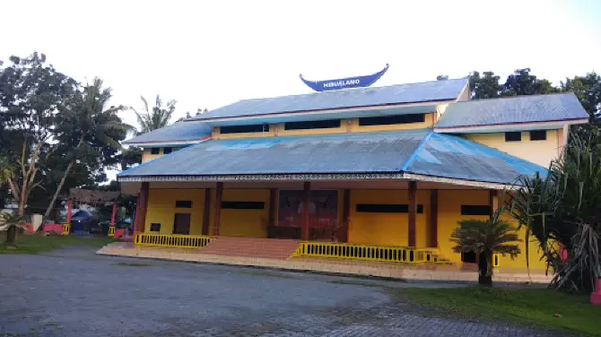 Rumah adat Hibualamo