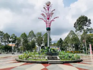 Quảng Trường Văn Miếu