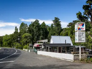 Smokey Bros BBQ Café & Morere Holiday Park